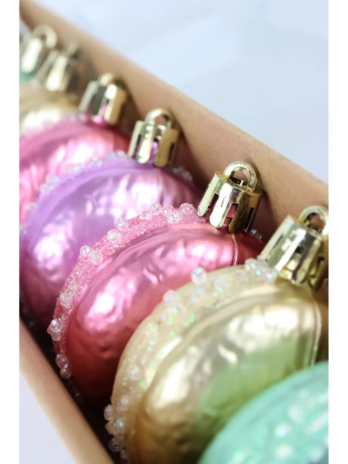9 tgl. SET Hänger "Macaron" 5,5x5cm sort. Weihnachtsbaum Kugeln Winterzeit Hoff