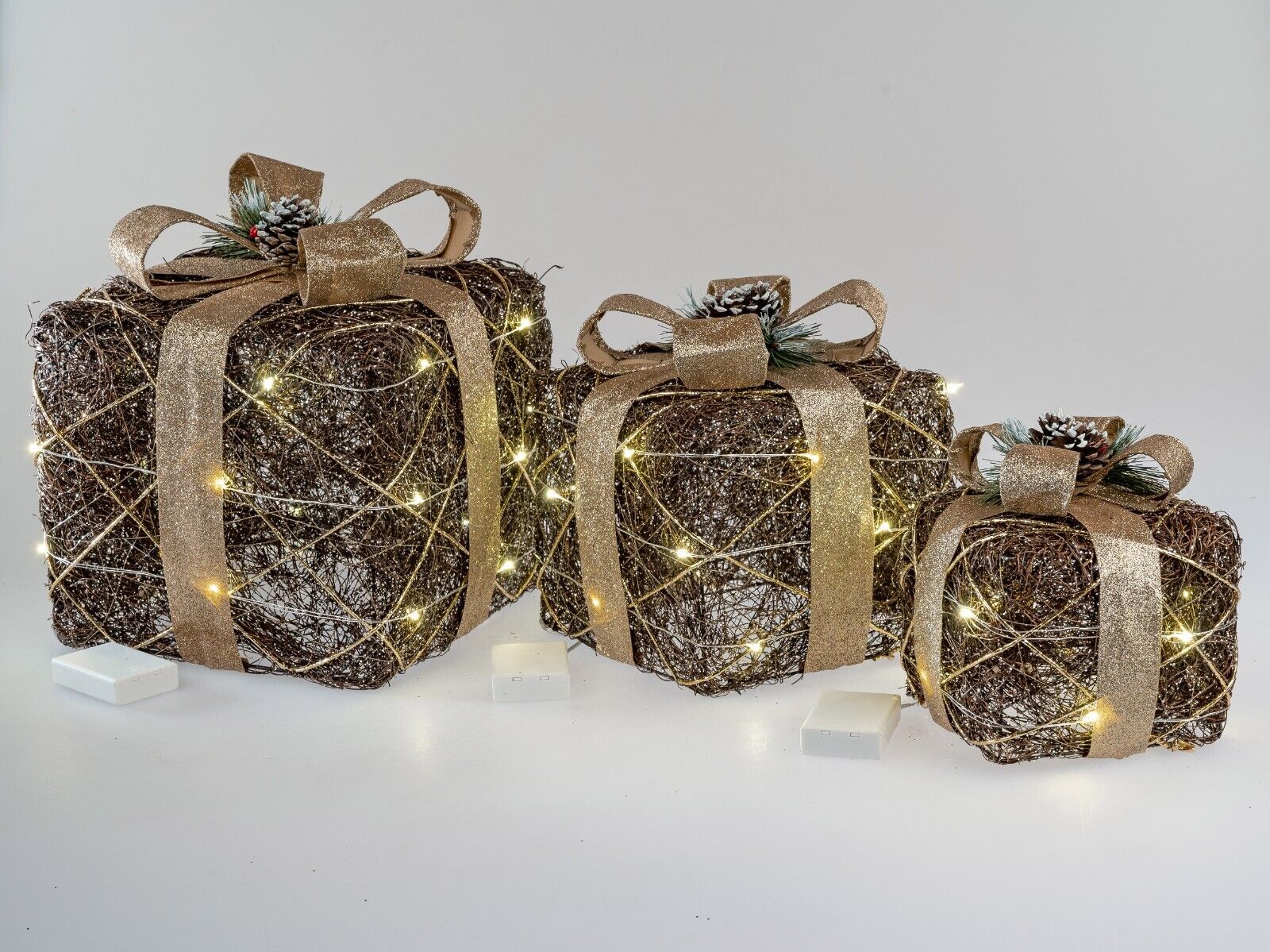LED-Dekoleuchten "Giftbox" 3 Stück Timer Goldglitter Winterzeit Formano