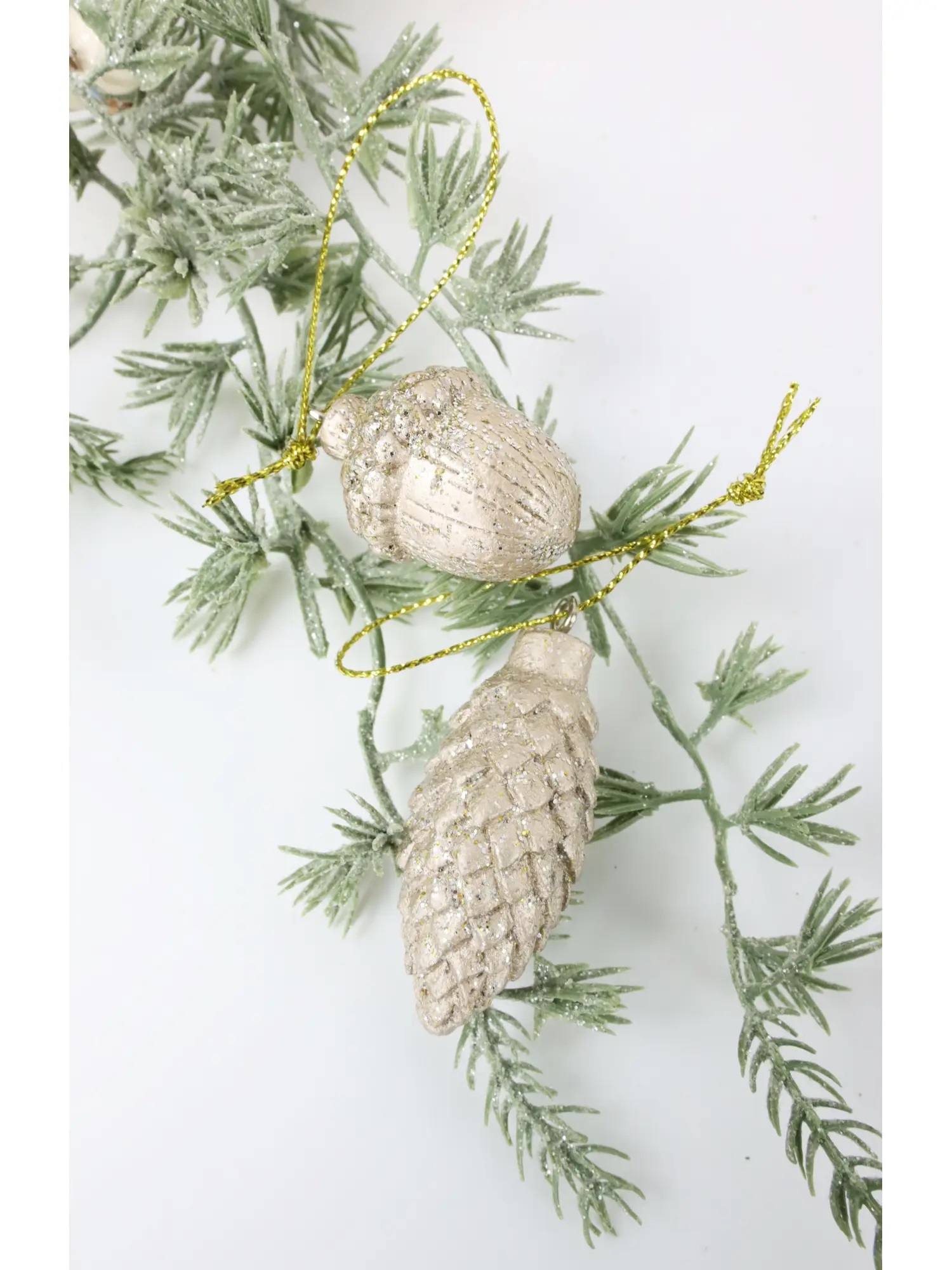 6er SET Hänger Zapfen GOLD 2x5 cm  Weihnachtsbaum-Deko Winterzeit 