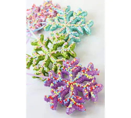 4er Set Hänger Snowflakes "Jolly Xmas" sort. 10x10cm Schneeflocken sort. Candy Farben Weihnachtsbaumschmuck Winterzeit HOFF W24 