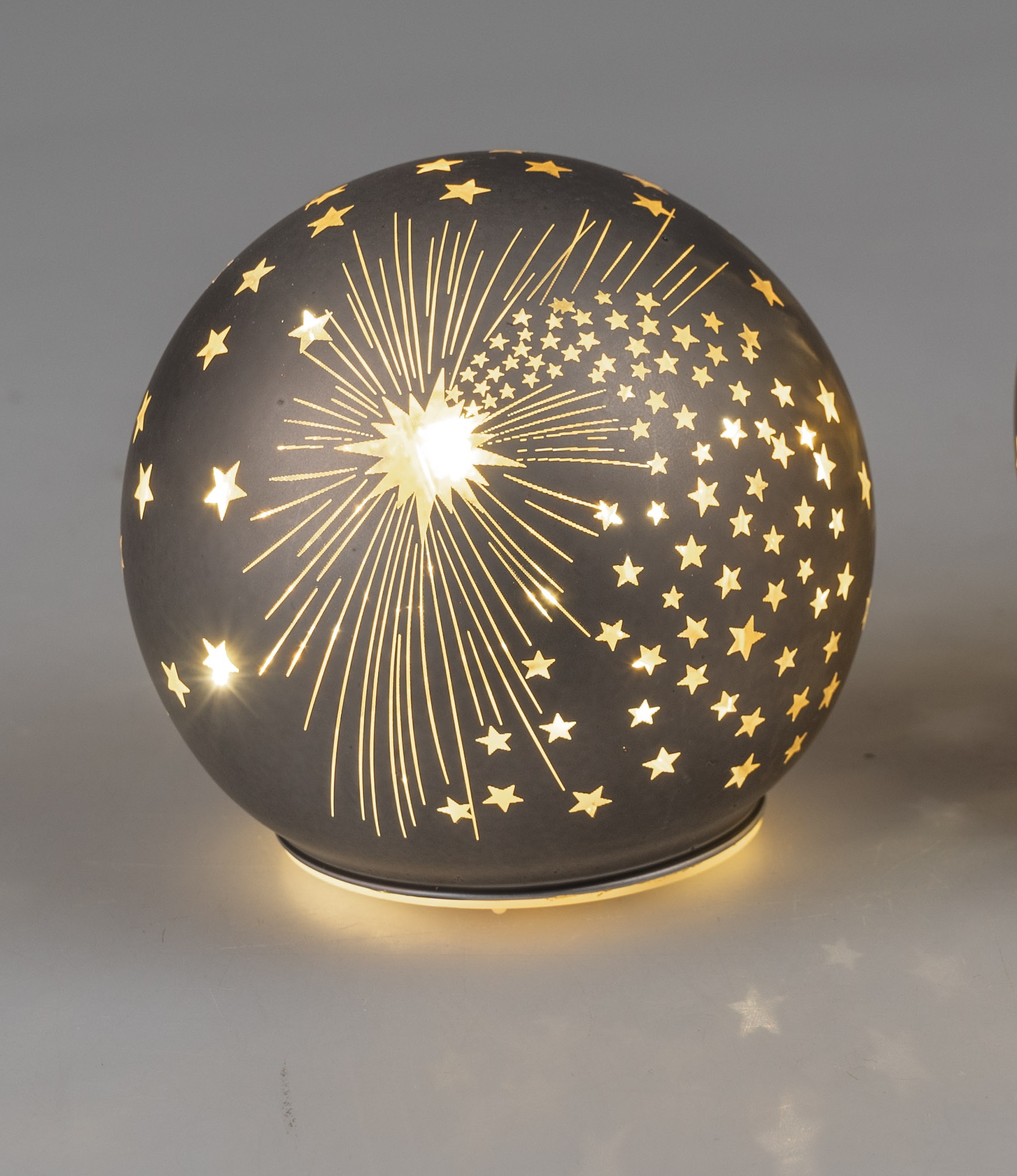 LED-Deko Kugel SPIRIT mit Sternen Ø 12 cm mit Timer Winterzeit formano