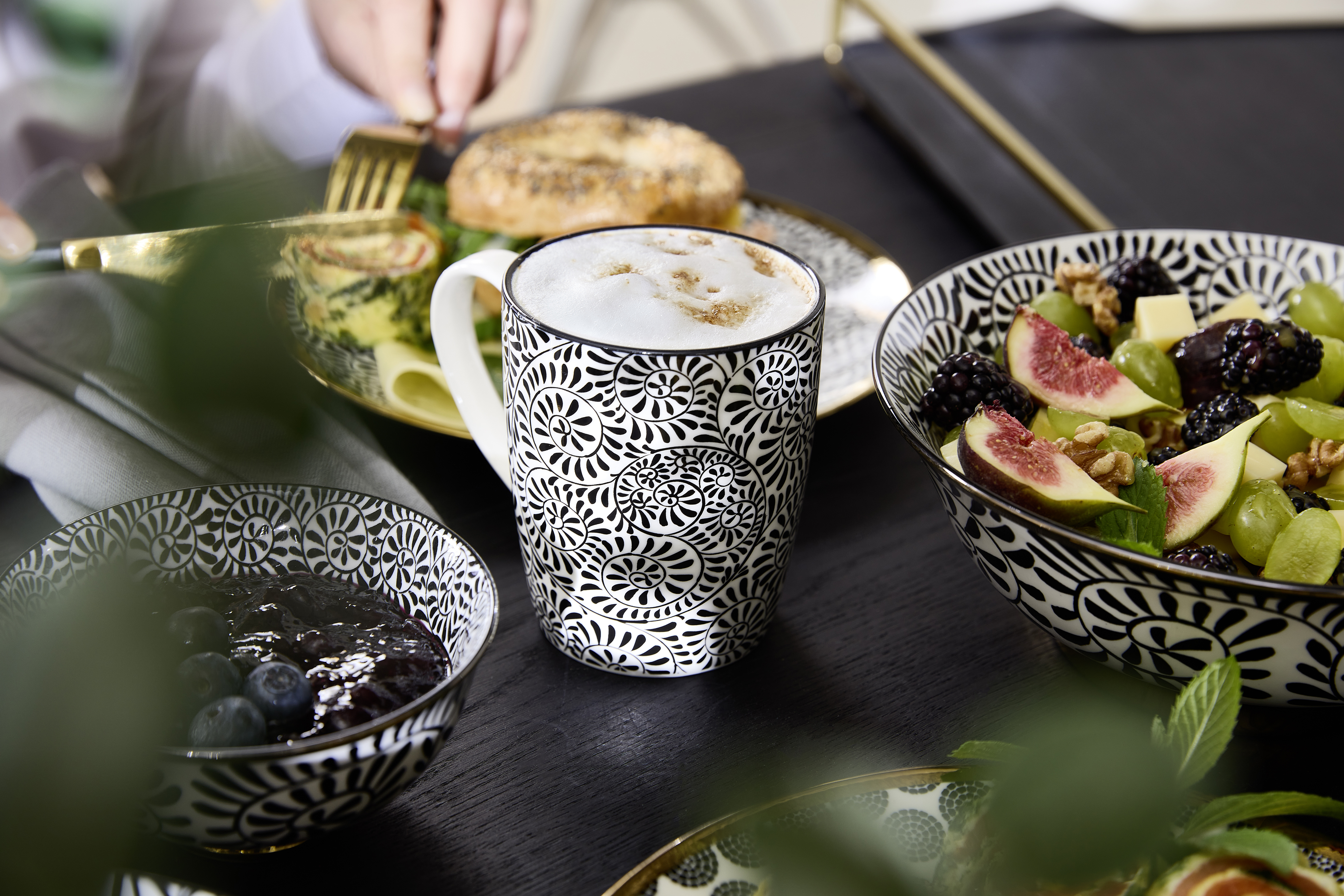 Becher aus Premium PORZELLAN  H.10cm schwarz-weiß Tasse Formano